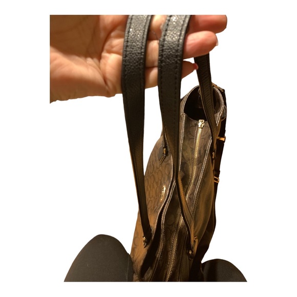 Coach Baby Bag - Excellent Condition with Adjustable Strap - Affordable Luxury! - Picture 7 of 14